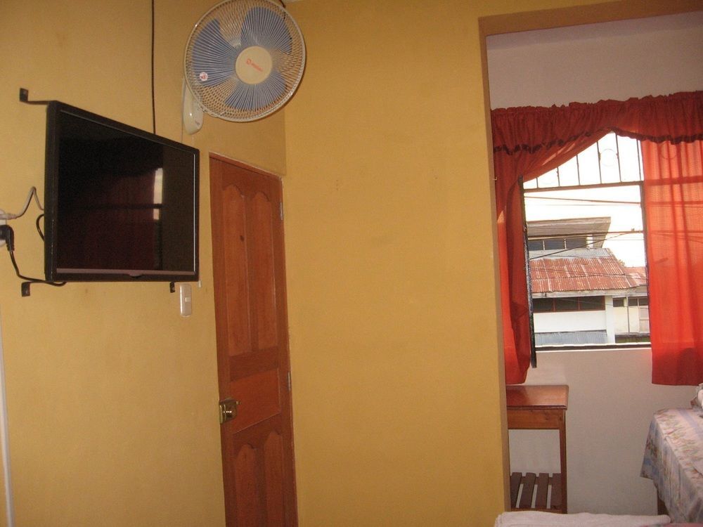 Amazon House Hostel Iquitos Exterior photo