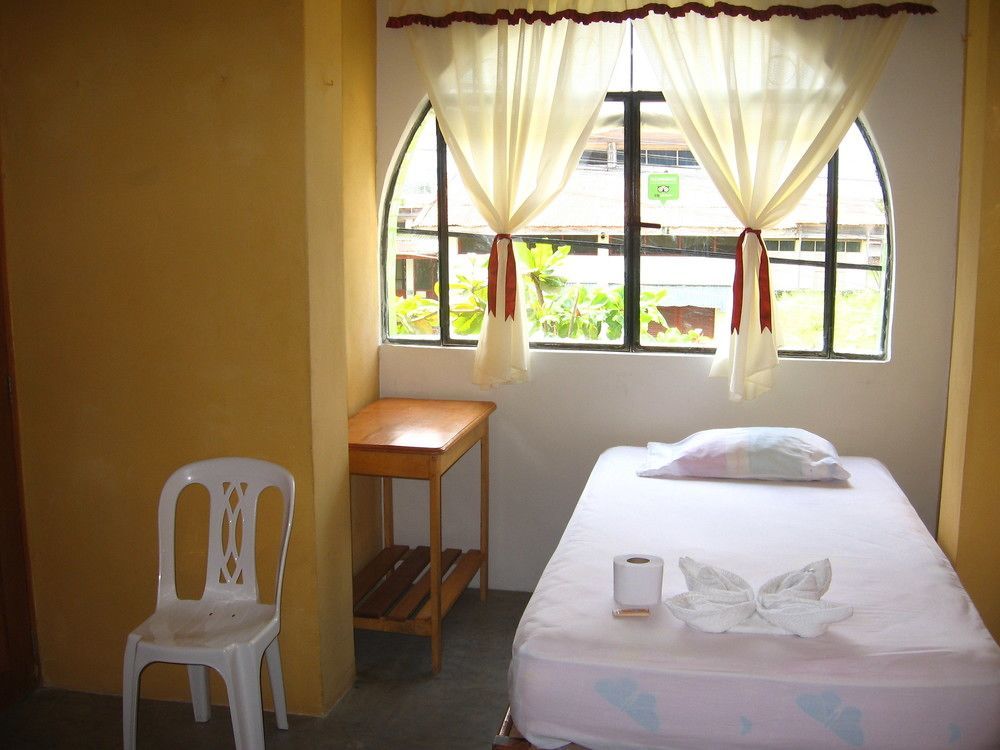 Amazon House Hostel Iquitos Exterior photo